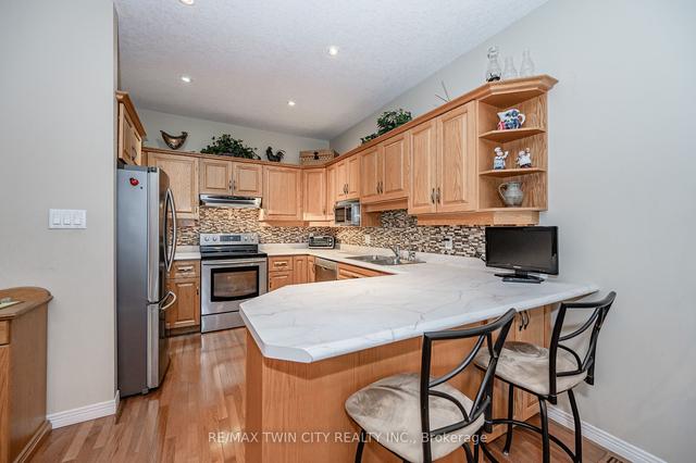 2 - 460 Waterloo St, Townhouse with 3 bedrooms, 3 bathrooms and 2 parking in Wilmot ON | Image 2
