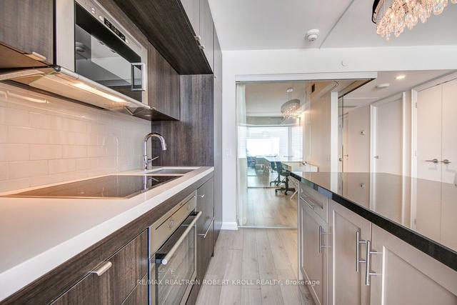 2818 - 155 Yorkville Ave, Condo with 2 bedrooms, 2 bathrooms and 1 parking in Toronto ON | Image 2