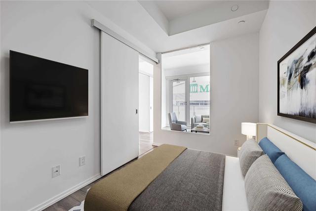 2209 - 197 Yonge St, Condo with 3 bedrooms, 2 bathrooms and 1 parking in Toronto ON | Image 5