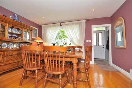 9 Dufferin St, House detached with 2 bedrooms, 1 bathrooms and 5 parking in Halton Hills ON | Image 4