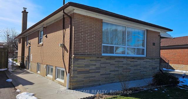 12 Billcar Rd, House detached with 3 bedrooms, 2 bathrooms and 4 parking in Toronto ON | Image 23