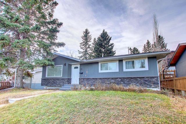 36 Hutton Crescent Sw, House detached with 3 bedrooms, 2 bathrooms and 2 parking in Calgary AB | Image 3