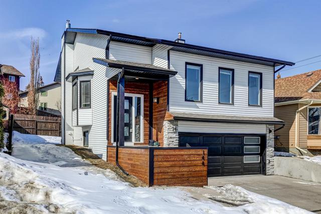 144 Macewan Glen Way Nw, House detached with 4 bedrooms, 2 bathrooms and 4 parking in Calgary AB | Image 2