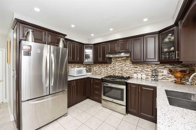 1072 Deacon Dr, House detached with 4 bedrooms, 3 bathrooms and 4 parking in Milton ON | Image 4