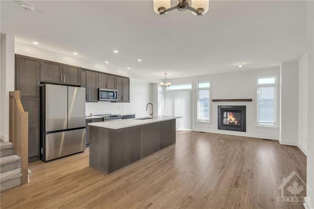 293 Monticello Avenue, Townhouse with 3 bedrooms, 3 bathrooms and 3 parking in Ottawa ON | Image 7