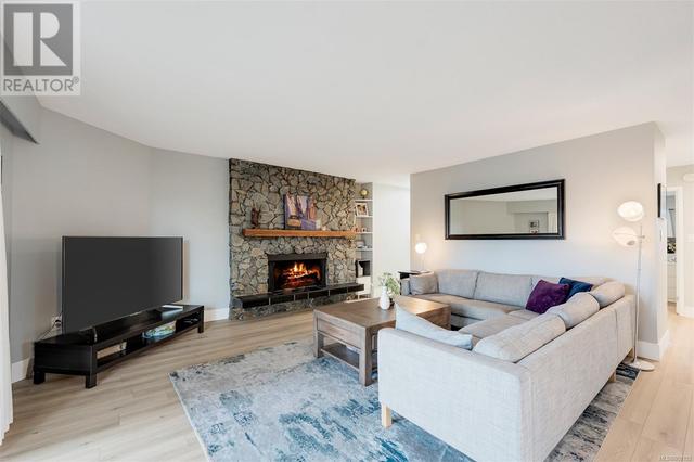 201 - 1625 Belmont Ave, Condo with 2 bedrooms, 2 bathrooms and 1 parking in Victoria BC | Image 1