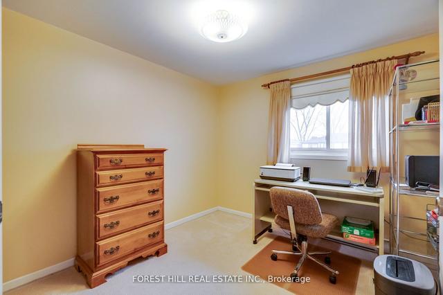 42 Coach Lite Way, Townhouse with 4 bedrooms, 2 bathrooms and 2 parking in Toronto ON | Image 3