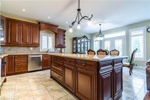 2040 Bingley Cres, House detached with 3 bedrooms, 4 bathrooms and 5 parking in Oakville ON | Image 2