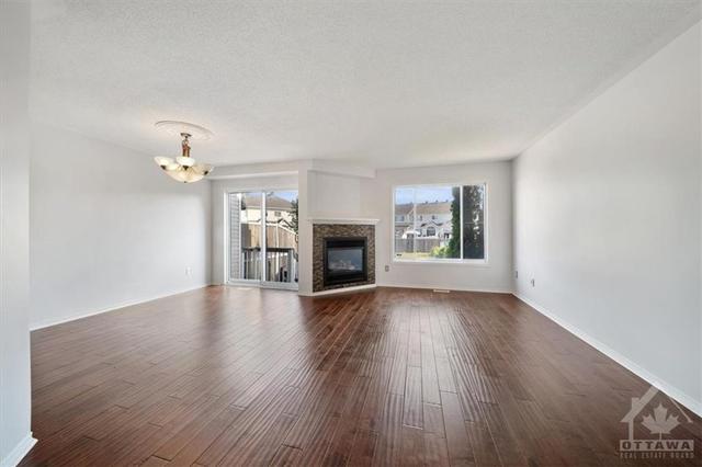2139 Liska Street, Townhouse with 3 bedrooms, 3 bathrooms and 3 parking in Ottawa ON | Image 3