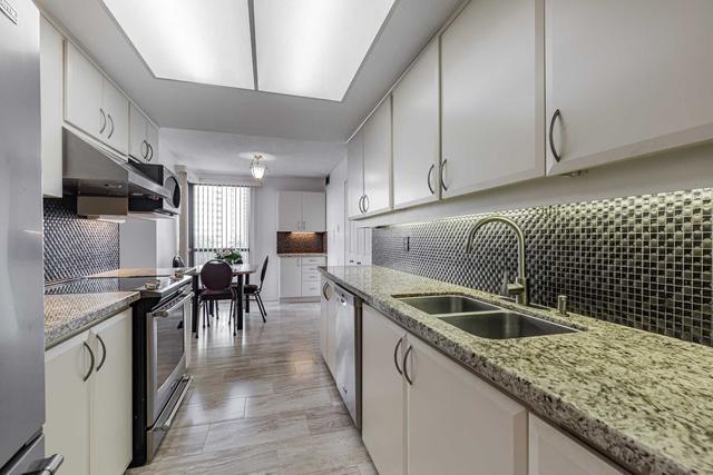 605 - 3 Concorde Pl, Condo with 3 bedrooms, 3 bathrooms and 1 parking in Toronto ON | Image 4