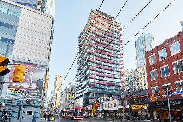 2406 - 215 Queen St W, Condo with 1 bedrooms, 1 bathrooms and 0 parking in Toronto ON | Image 1