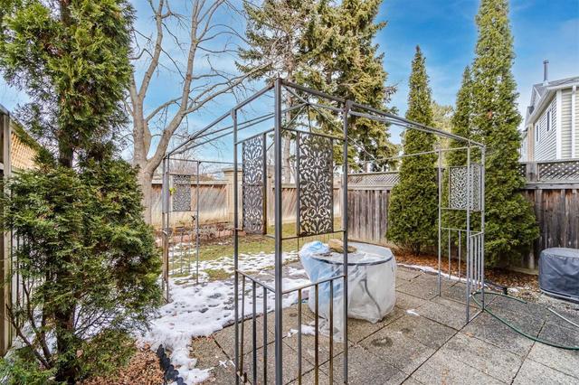 102 Heathcliffe Sq, Townhouse with 3 bedrooms, 4 bathrooms and 2 parking in Brampton ON | Image 31