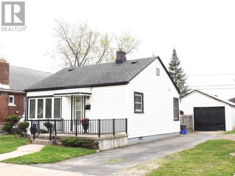 1083 Lena Avenue, House detached with 2 bedrooms, 1 bathrooms and null parking in Windsor ON | Card Image