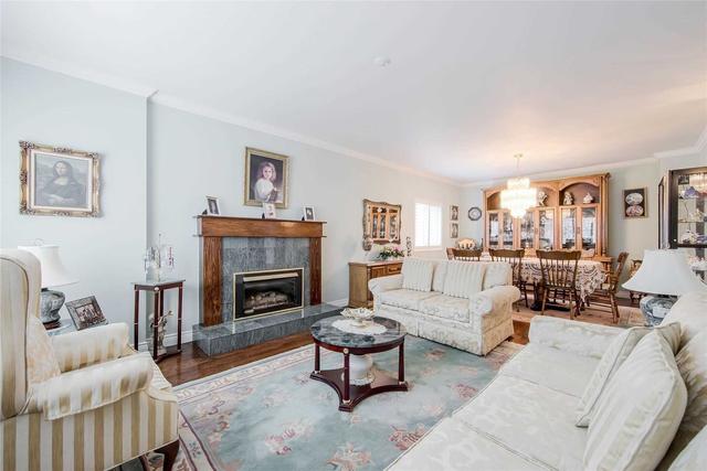 18 West Hill Dr, House detached with 3 bedrooms, 3 bathrooms and 12 parking in Toronto ON | Image 3