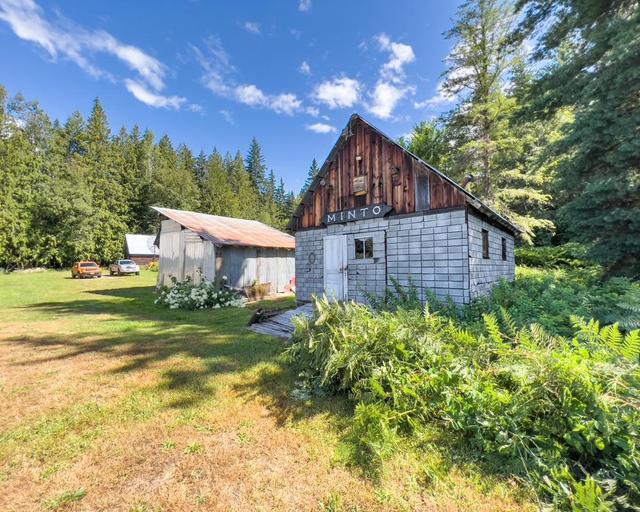 589 Sagacious Road, House detached with 2 bedrooms, 1 bathrooms and null parking in Columbia Shuswap B BC | Image 34
