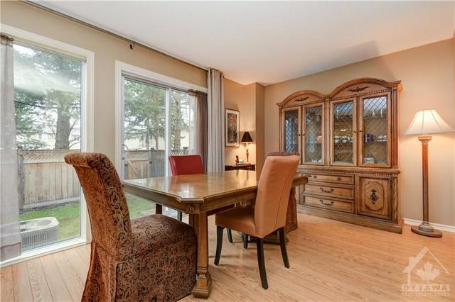 421 Valade Crescent, Townhouse with 3 bedrooms, 2 bathrooms and 2 parking in Ottawa ON | Image 9