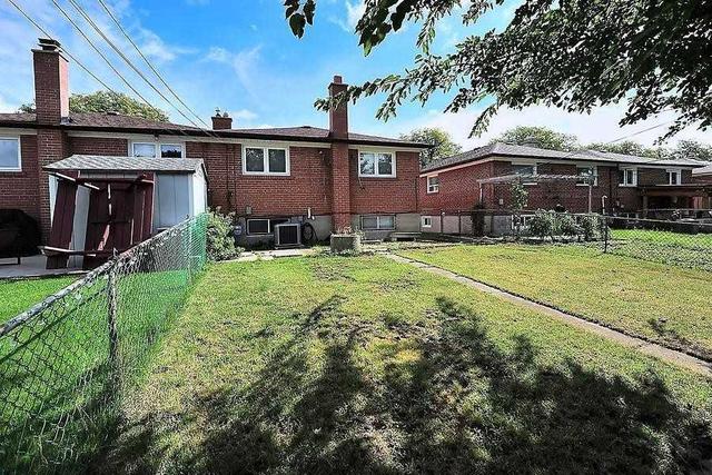59 Starview Dr, House semidetached with 3 bedrooms, 2 bathrooms and 3 parking in Toronto ON | Image 15