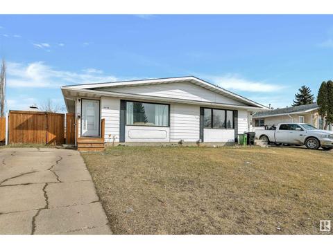 3418 135 Av Nw, House semidetached with 4 bedrooms, 1 bathrooms and null parking in Edmonton AB | Card Image