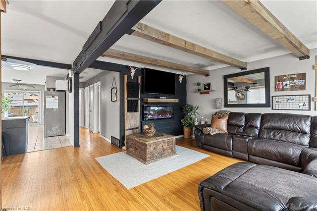 78 Melody Trail, House detached with 3 bedrooms, 2 bathrooms and 2 parking in St. Catharines ON | Image 2