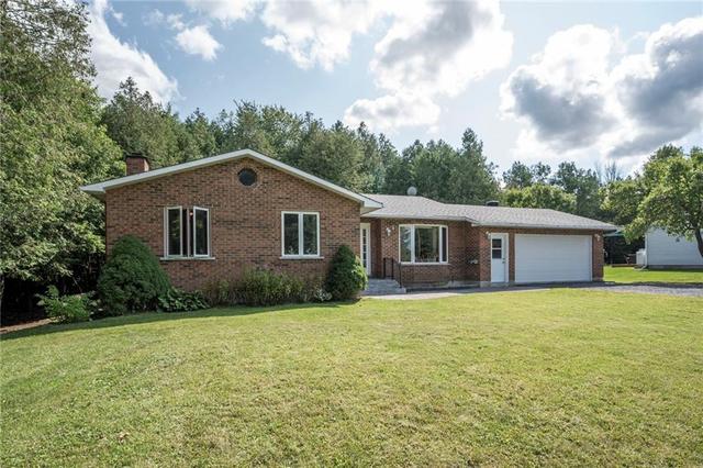 18044 Highway 43 Highway, House detached with 3 bedrooms, 1 bathrooms and 5 parking in North Stormont ON | Image 2