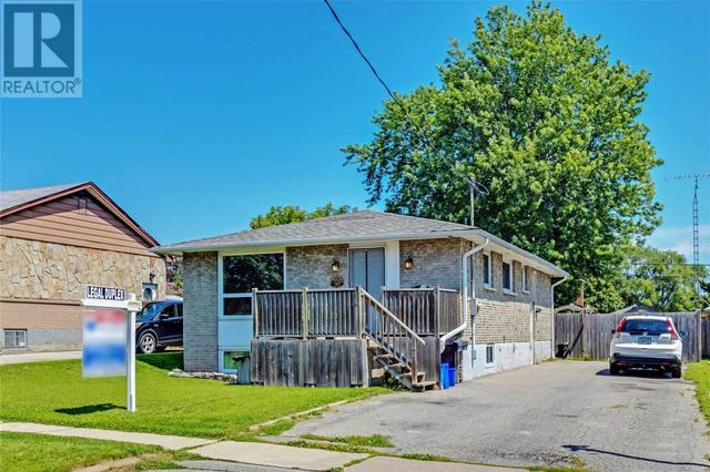 1321 Cedar St, House detached with 3 bedrooms, 2 bathrooms and 6 parking in Oshawa ON | Image 1