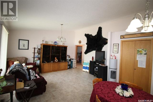 135 Elm Avenue N, House detached with 3 bedrooms, 3 bathrooms and null parking in Eastend SK | Image 5