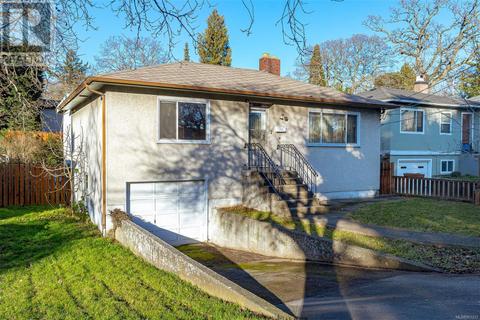 1356 Finlayson St, House detached with 3 bedrooms, 1 bathrooms and 2 parking in Victoria BC | Card Image