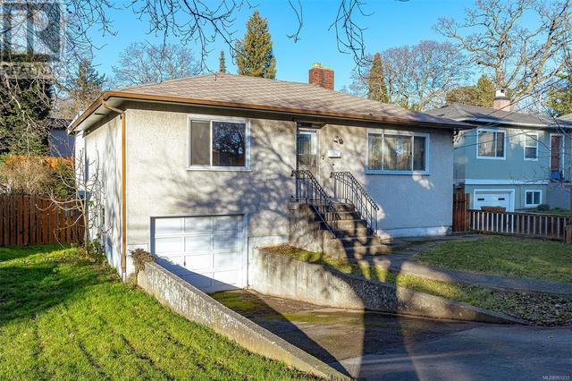 1356 Finlayson St, House detached with 3 bedrooms, 1 bathrooms and 2 parking in Victoria BC | Image 1