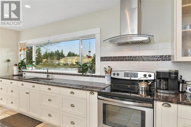 10 Phillion Pl, House detached with 4 bedrooms, 3 bathrooms and 6 parking in Esquimalt BC | Image 12