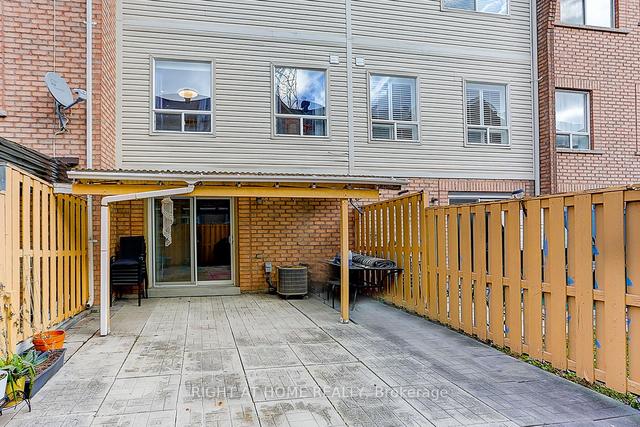 16 Pat Brooks Terr, Townhouse with 3 bedrooms, 4 bathrooms and 2 parking in Toronto ON | Image 25