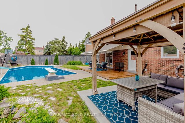 67 Milford Cres, House detached with 4 bedrooms, 4 bathrooms and 10 parking in Brampton ON | Image 29