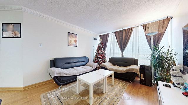 707 - 12 Laurelcrest St, Condo with 2 bedrooms, 1 bathrooms and 2 parking in Brampton ON | Image 6