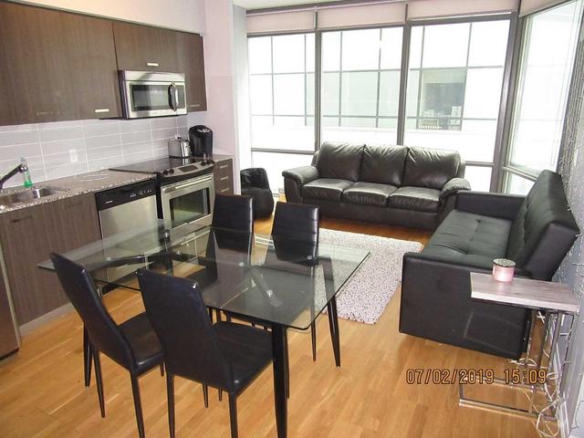 1102 - 832 Bay St, Condo with 2 bedrooms, 2 bathrooms and 1 parking in Toronto ON | Image 10