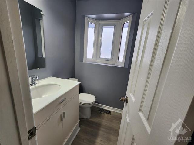 1147 Millwood Court, Townhouse with 3 bedrooms, 3 bathrooms and 2 parking in Ottawa ON | Image 8