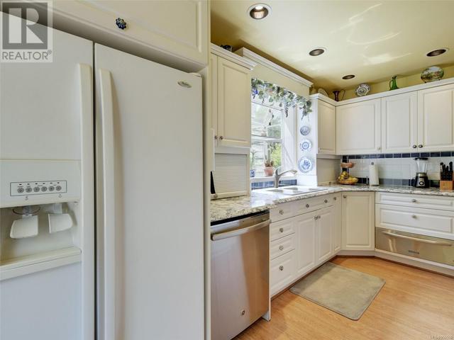 4109 Mercer Pl, House detached with 5 bedrooms, 5 bathrooms and 2 parking in Saanich BC | Image 11