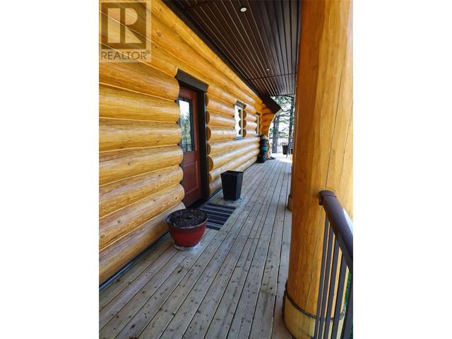 2589 Airstrip Road, House detached with 3 bedrooms, 3 bathrooms and 2 parking in Columbia Shuswap F BC | Image 13