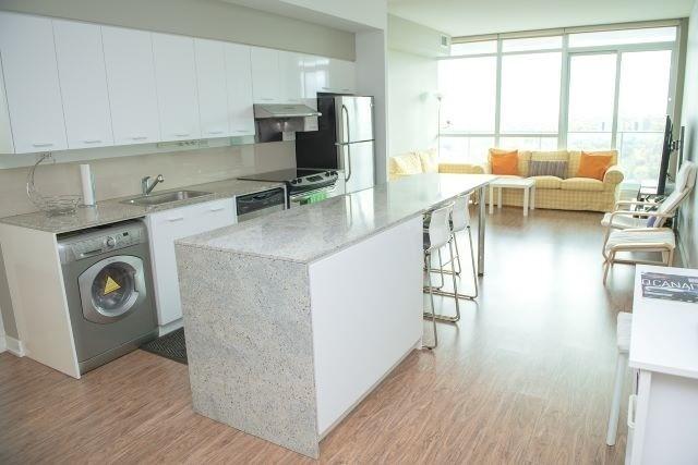 3111 - 29 Singer Crt, Condo with 2 bedrooms, 2 bathrooms and 1 parking in Toronto ON | Image 3