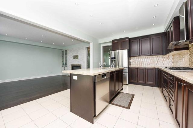 7320 Golden Meadow Crt, House detached with 4 bedrooms, 5 bathrooms and 6 parking in Mississauga ON | Image 3