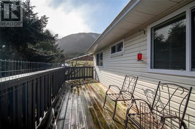 261 Ambleside Dr, House detached with 4 bedrooms, 2 bathrooms and 2 parking in Sayward BC | Image 11