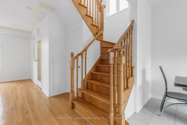 106 Wyper Sq, House detached with 3 bedrooms, 5 bathrooms and 2 parking in Toronto ON | Image 6