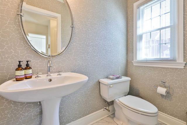 th7 - 240 Broadway Ave, Townhouse with 2 bedrooms, 4 bathrooms and 1 parking in Toronto ON | Image 2