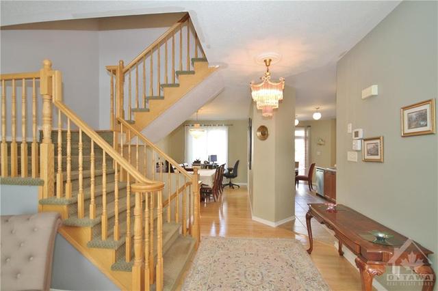 212 Annapolis Circle, House detached with 5 bedrooms, 4 bathrooms and 6 parking in Ottawa ON | Image 5