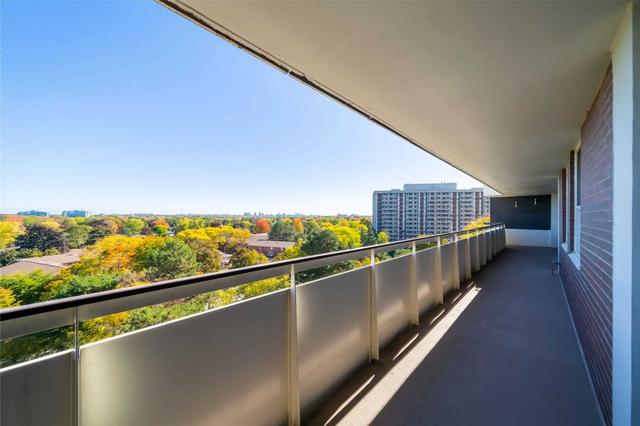 704 - 80 Inverlochy Blvd, Condo with 3 bedrooms, 2 bathrooms and 1 parking in Markham ON | Image 2