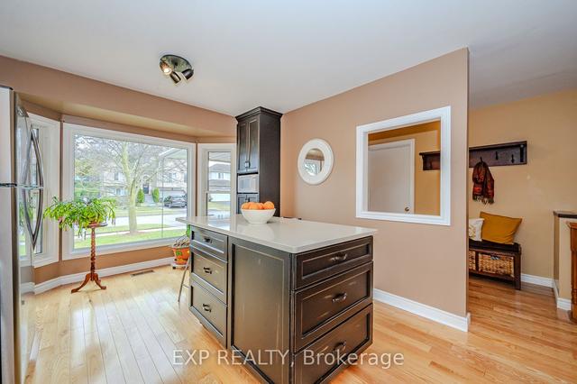 44 Celia Cres, House detached with 2 bedrooms, 2 bathrooms and 4 parking in Guelph ON | Image 7