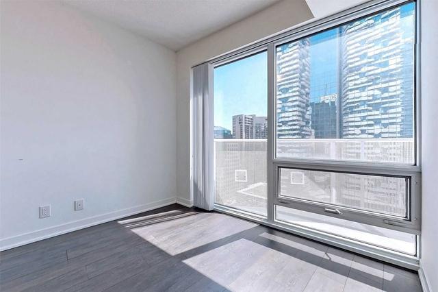 2110 - 100 Harbour St, Condo with 3 bedrooms, 2 bathrooms and 0 parking in Toronto ON | Image 2