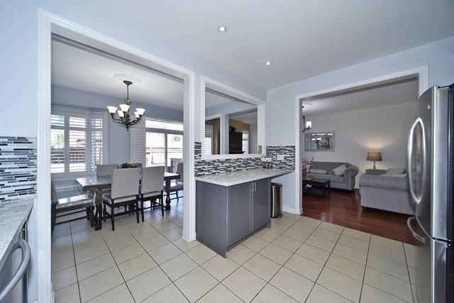 36 Timberwolf Cres, House detached with 4 bedrooms, 4 bathrooms and 6 parking in Vaughan ON | Image 5
