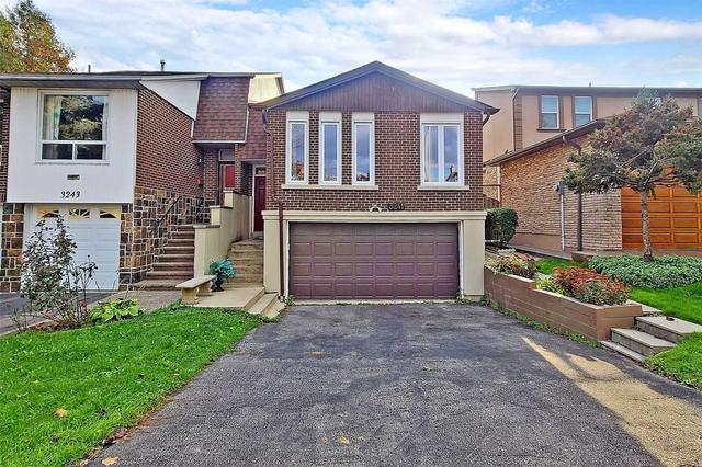 3241 Mccarthy Crt, House semidetached with 3 bedrooms, 3 bathrooms and 6 parking in Mississauga ON | Image 1