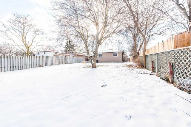 62 Rutherford Rd, House detached with 3 bedrooms, 2 bathrooms and 2 parking in Brampton ON | Image 12