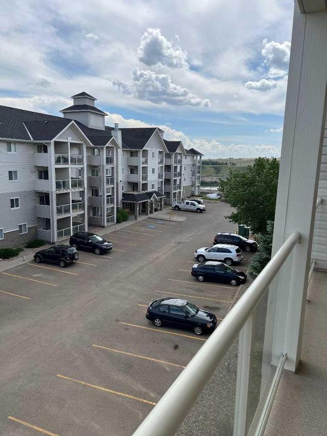 310 - 1648 Saamis Drive Nw, Condo with 1 bedrooms, 1 bathrooms and 1 parking in Medicine Hat AB | Image 3