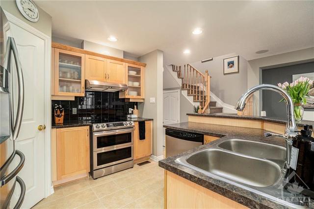 204 Bookton Place, Townhouse with 3 bedrooms, 3 bathrooms and 3 parking in Ottawa ON | Image 12